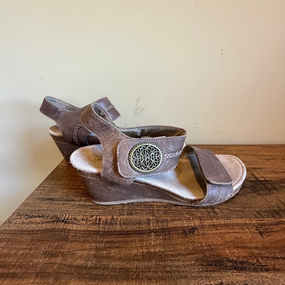 Aetrex wedge sandals Size 39